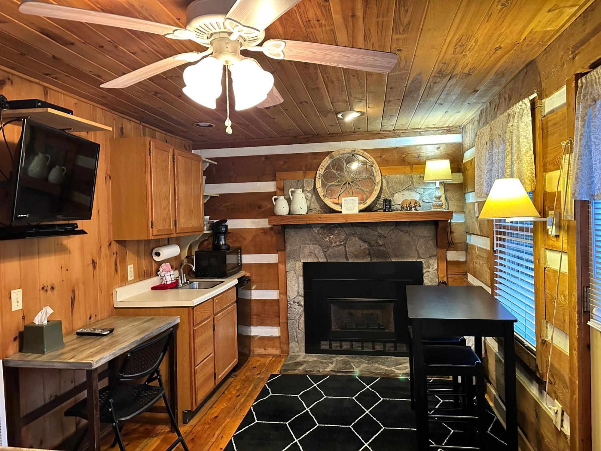 Mountainaire Inn And Log Cabins بيوينغ روك المظهر الخارجي الصورة
